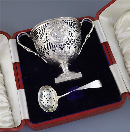 A cased Edwardian two handled pierced silver sugar vase with blue glass liner, by Nathan & Hayes, 11.5cm.